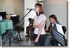 Musikalische Einlage, aufmerksames Publikum